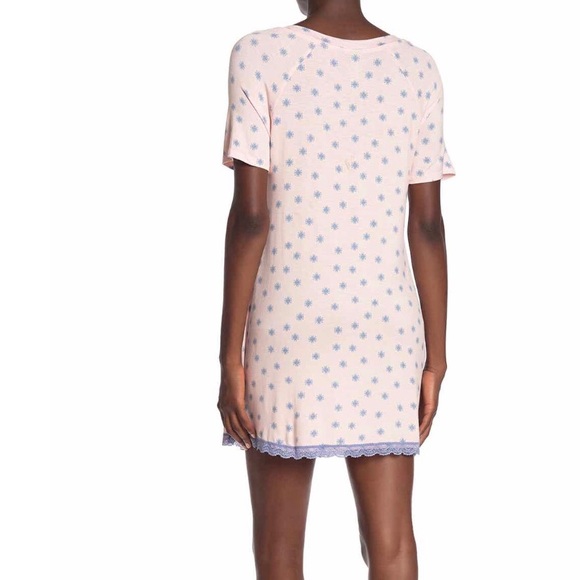 Sleep shirt v-neck with lace in size Small… - Picture 2 of 4